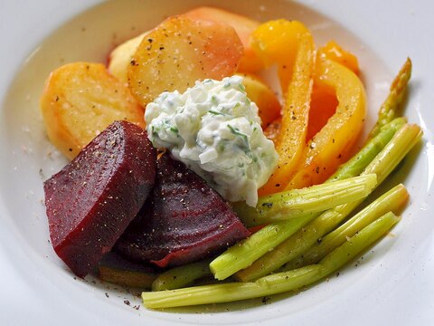 彩り野菜のソテー　サワークリームオニオン添え